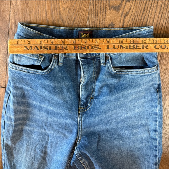Lee SIZE 26 High Rise Flare Jeans With Retro Styling Medium Wash - Picture 4 of 7